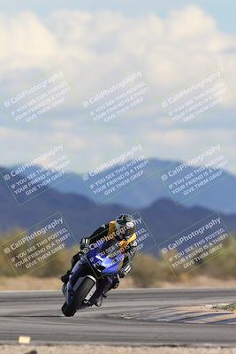 media/Nov-16-2025-Race Pace (Sun) [[8c5fa54630]]/Non Verified Riders (1st 20 Minutes)/5-Turn 15 (110pm)/